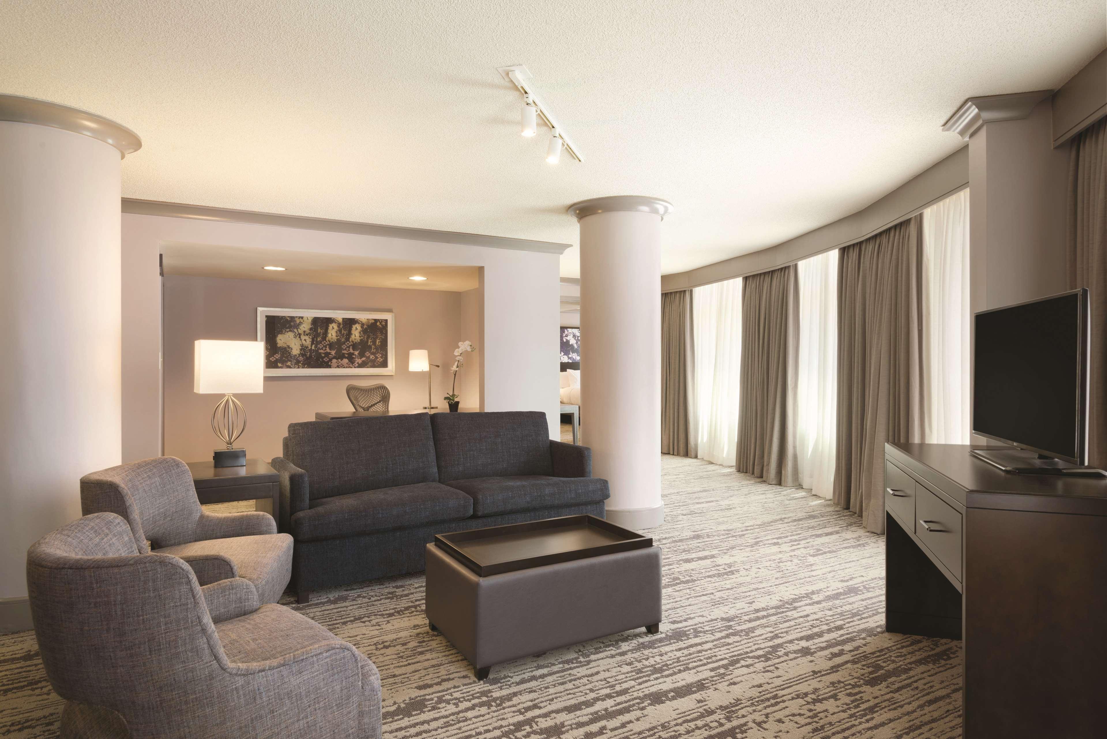 Embassy Suites By Hilton Atlanta At Centennial Olympic Park Екстер'єр фото