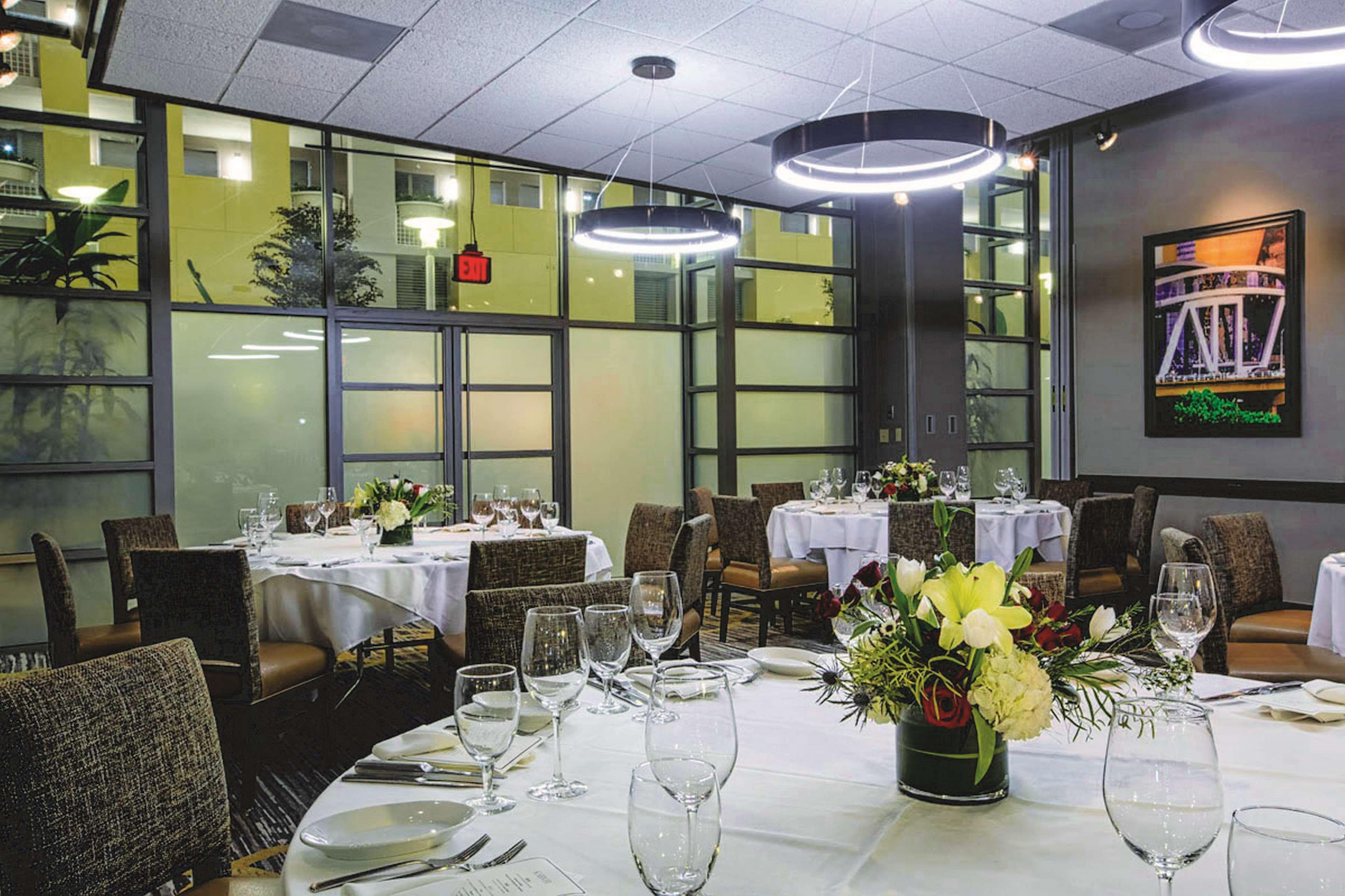 Embassy Suites By Hilton Atlanta At Centennial Olympic Park Екстер'єр фото
